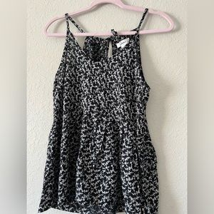 Sleeveless top. Size M